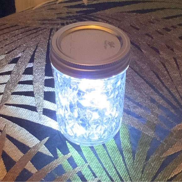 WHITE 1/2 PINT MASON JAR w/ LED FAIRY-LIGHTS/HANDMADE - Picture 3 of 9